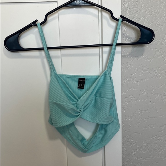 🔥 XS Crop Top Bundle! (5)🔥 - Picture 3 of 6